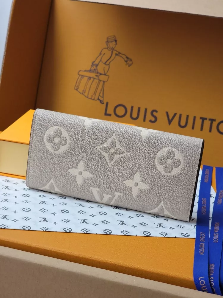 Louis Vuitton AAA Quality Card Case Sleek 1107