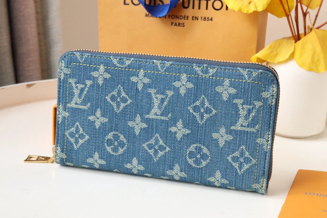 Louis Vuitton AAA Quality Card Case SmartChoice 4091