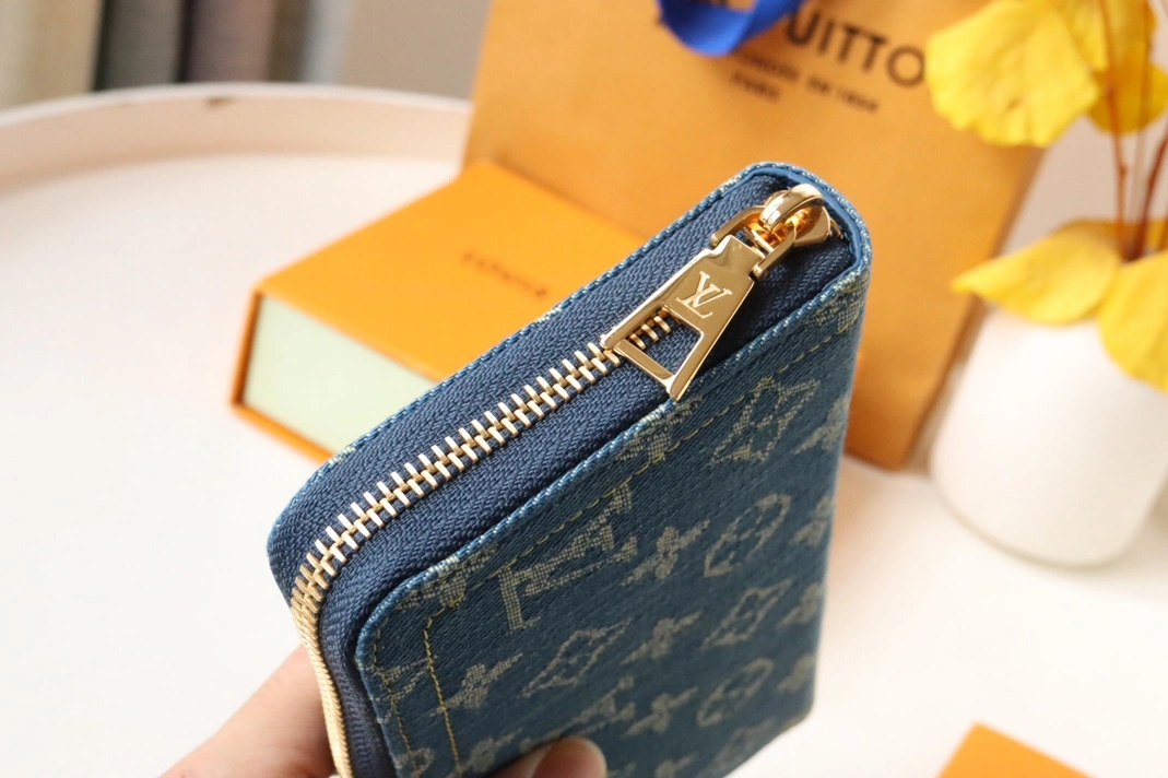 Louis Vuitton AAA Quality Card Case SmartChoice 4091