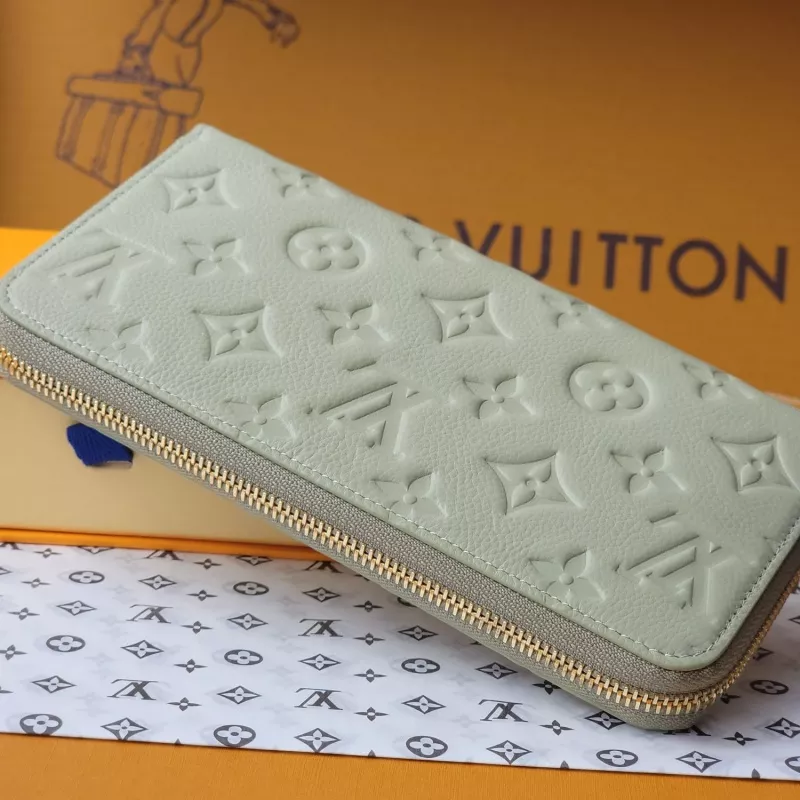 Louis Vuitton AAA Quality Card Case SmartChoice 9364