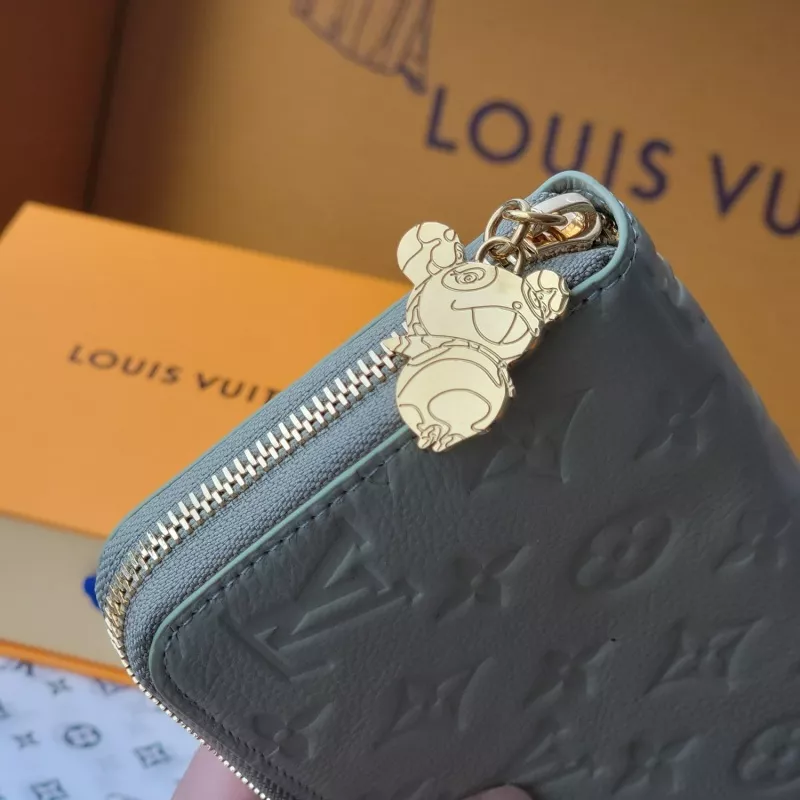 Louis Vuitton AAA Quality Card Case SmartChoice 9364
