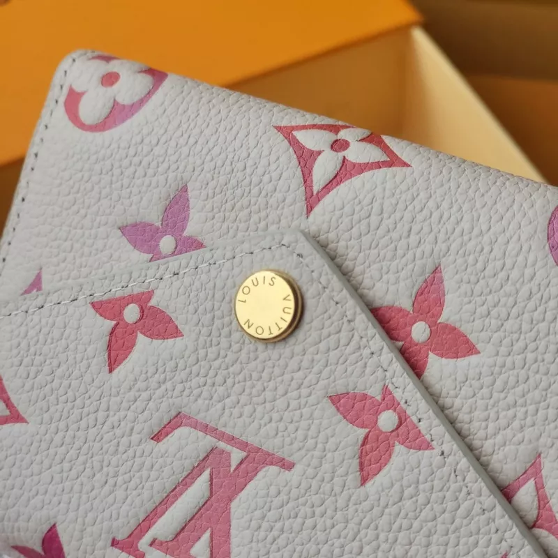 Louis Vuitton AAA Quality Card Case SportInspired 8352