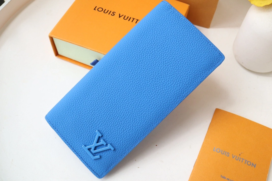 Louis Vuitton AAA Quality Card Case SportInspired 9397