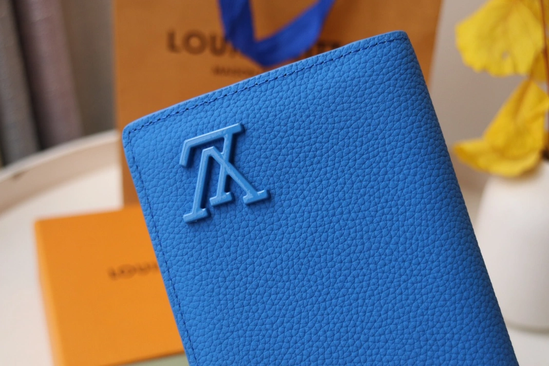 Louis Vuitton AAA Quality Card Case SportInspired 9397