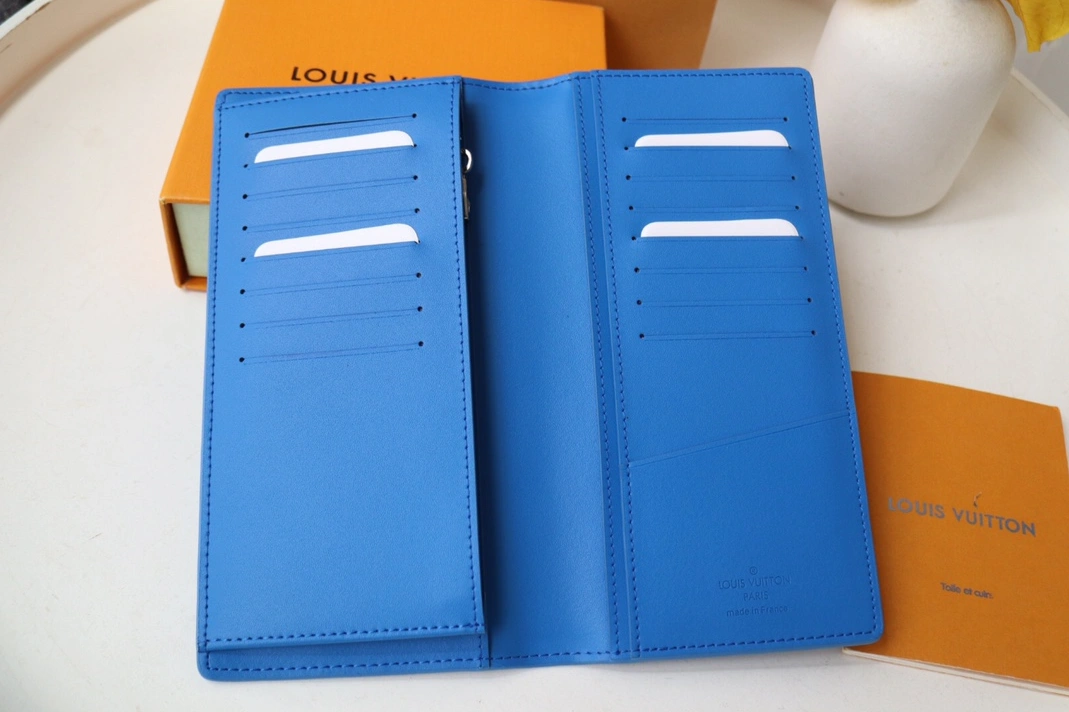 Louis Vuitton AAA Quality Card Case SportInspired 9397