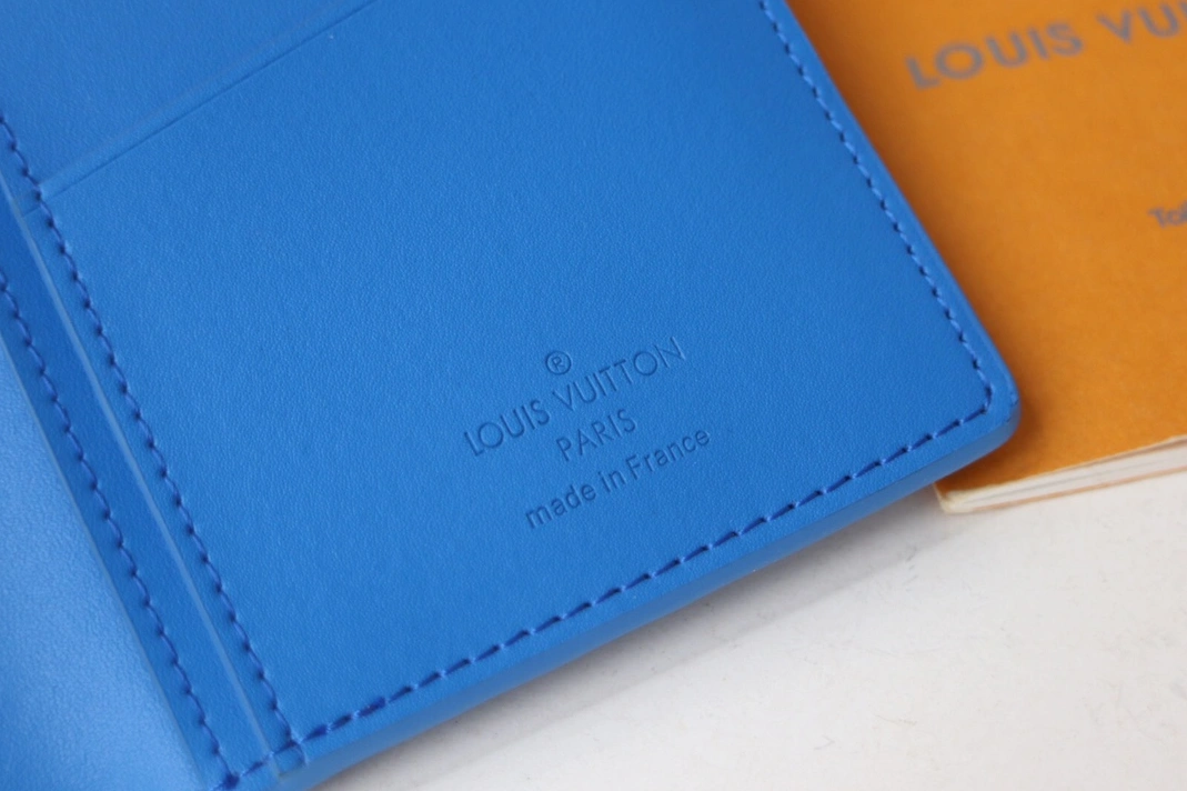 Louis Vuitton AAA Quality Card Case SportInspired 9397