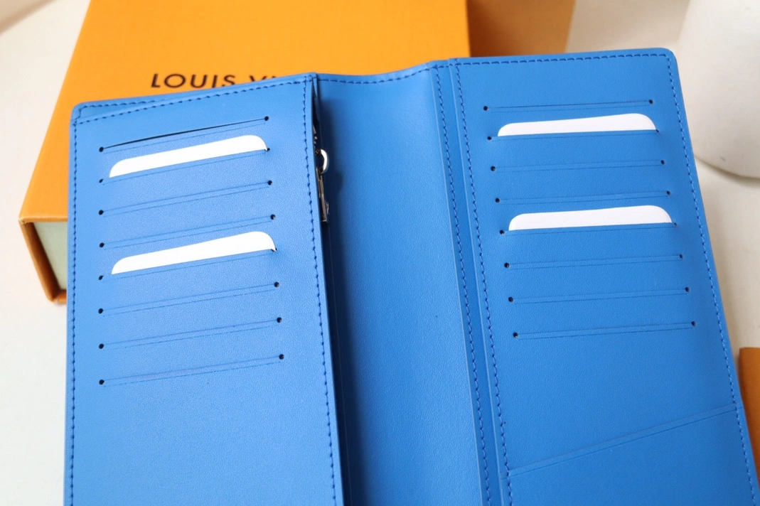 Louis Vuitton AAA Quality Card Case SportInspired 9397