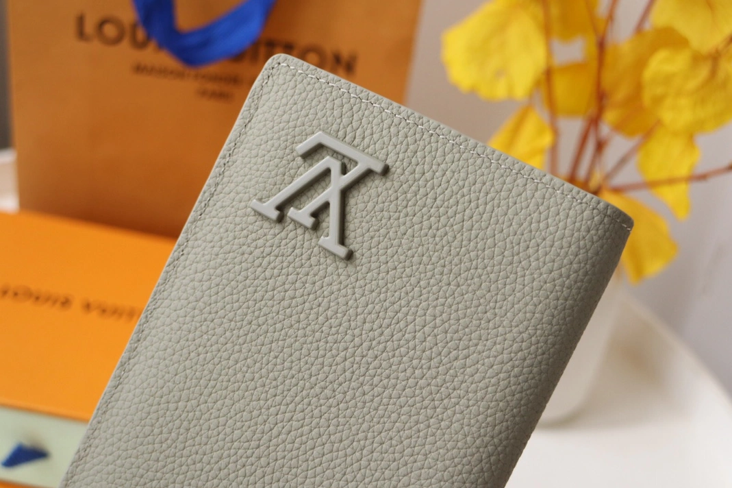 Louis Vuitton AAA Quality Card Case Timeless 8269