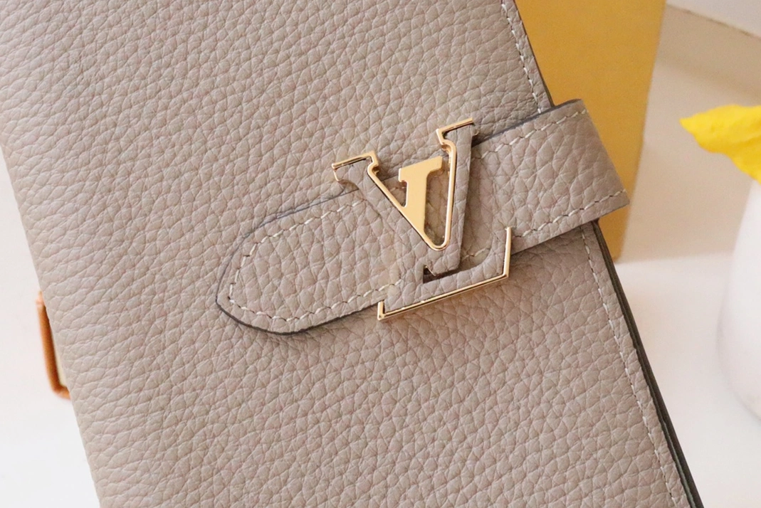 Louis Vuitton AAA Quality Card Case TopPick 3541