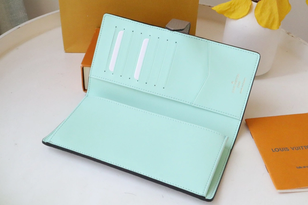 Louis Vuitton AAA Quality Card Case TopPick 3541
