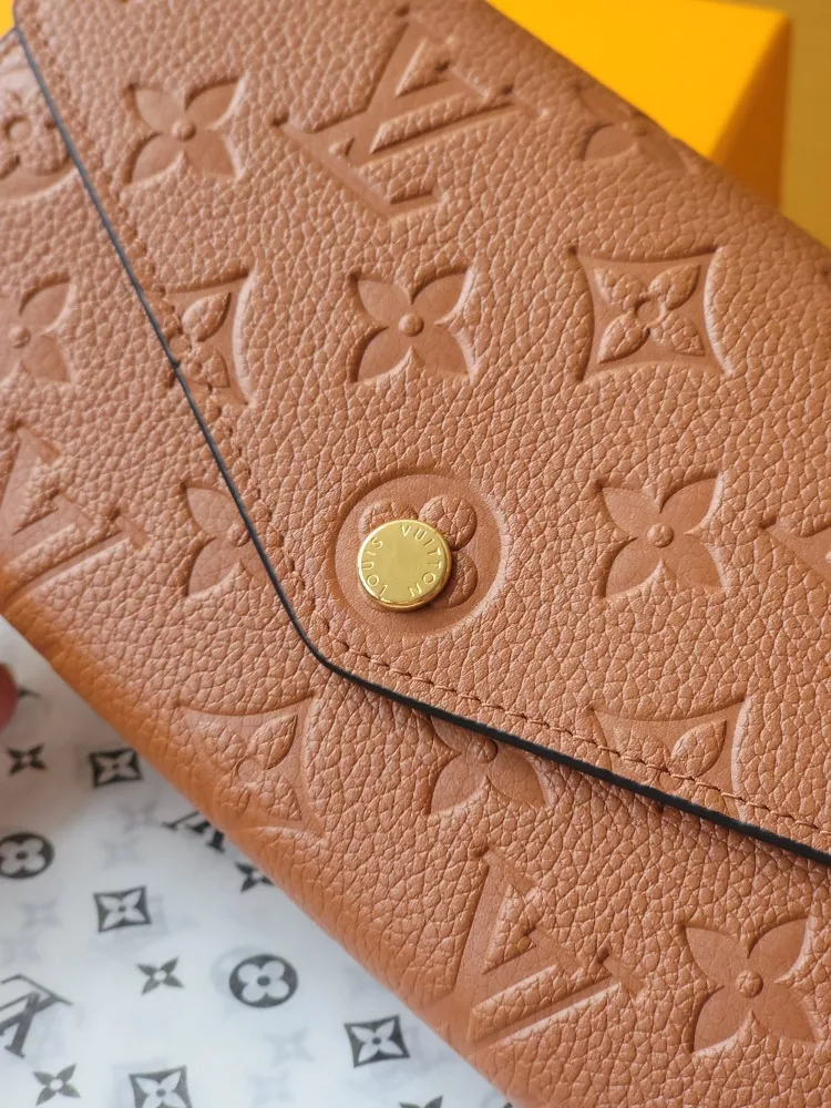 Louis Vuitton AAA Quality Card Case UrbanStyle 9446