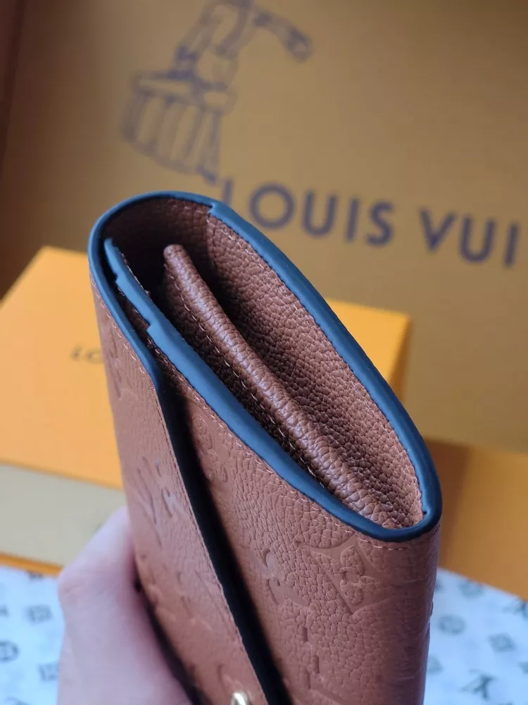 Louis Vuitton AAA Quality Card Case UrbanStyle 9446