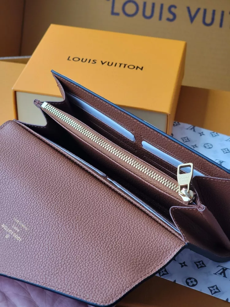 Louis Vuitton AAA Quality Card Case UrbanStyle 9446