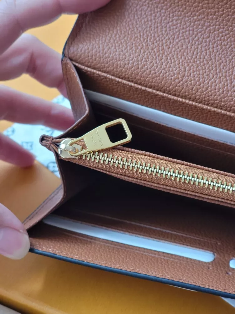Louis Vuitton AAA Quality Card Case UrbanStyle 9446