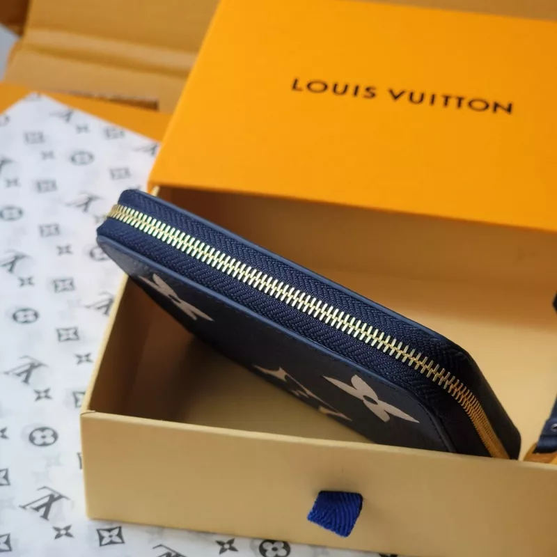 Louis Vuitton AAA Quality Card Case Versatile 4391