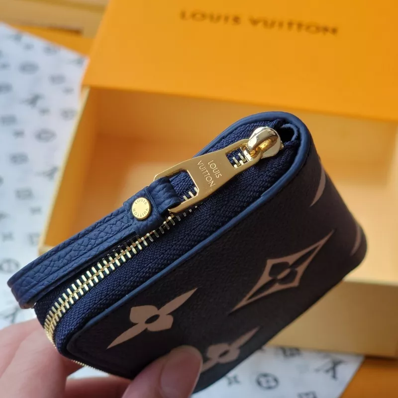 Louis Vuitton AAA Quality Card Case Versatile 4391