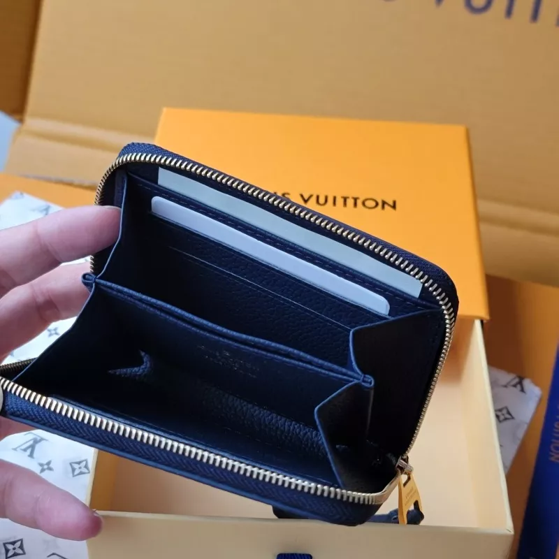 Louis Vuitton AAA Quality Card Case Versatile 4391
