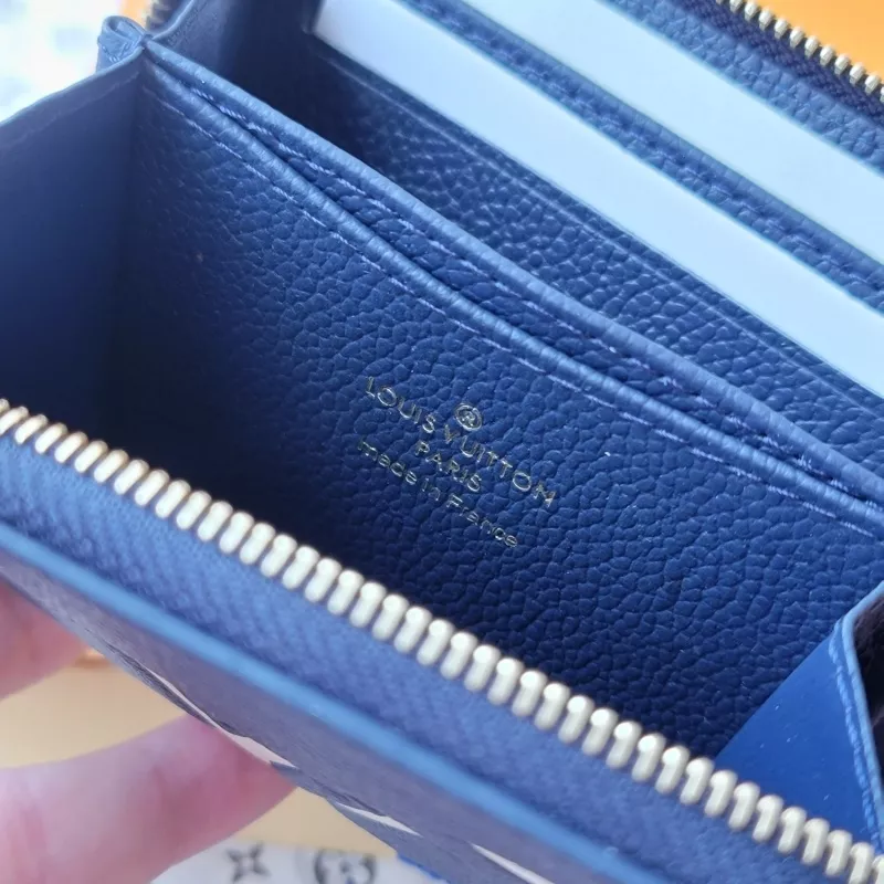 Louis Vuitton AAA Quality Card Case Versatile 4391