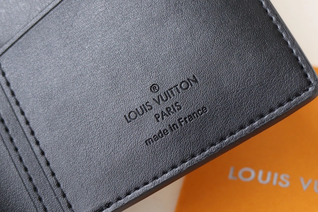 Louis Vuitton AAA Quality Card Case Versatile 7112