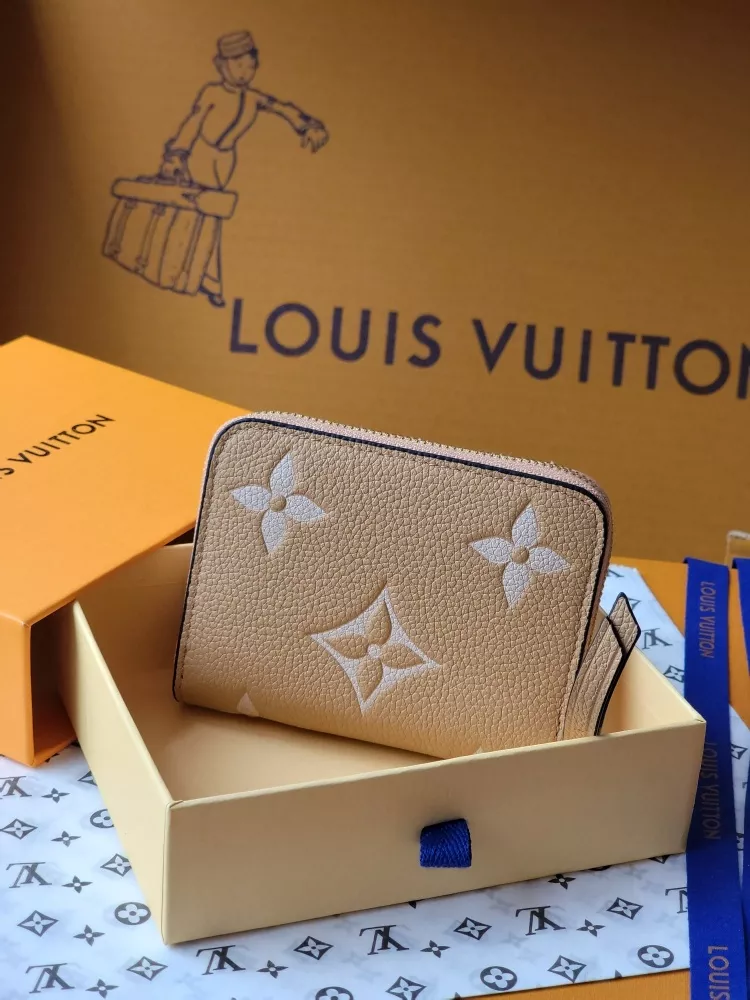 Louis Vuitton AAA Quality Card Case Vibrant 7268