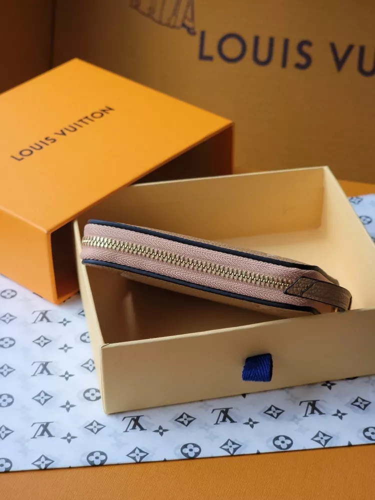Louis Vuitton AAA Quality Card Case Vibrant 7268