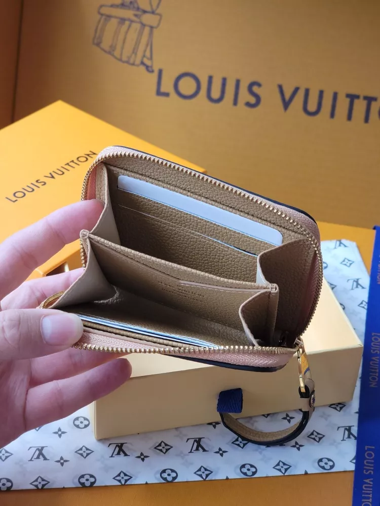 Louis Vuitton AAA Quality Card Case Vibrant 7268