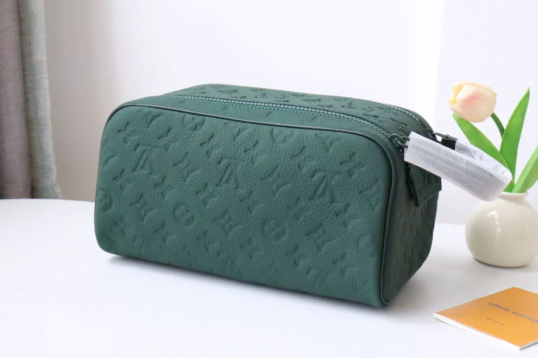 Louis Vuitton AAA Quality Handbags EyeCatching 2550