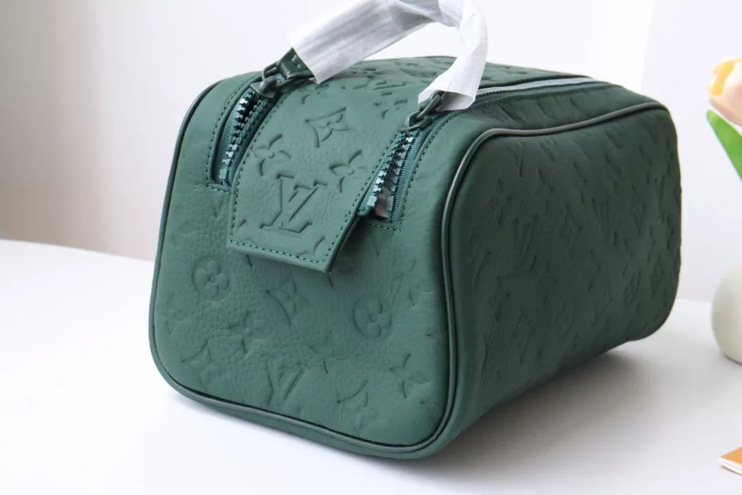 Louis Vuitton AAA Quality Handbags EyeCatching 2550