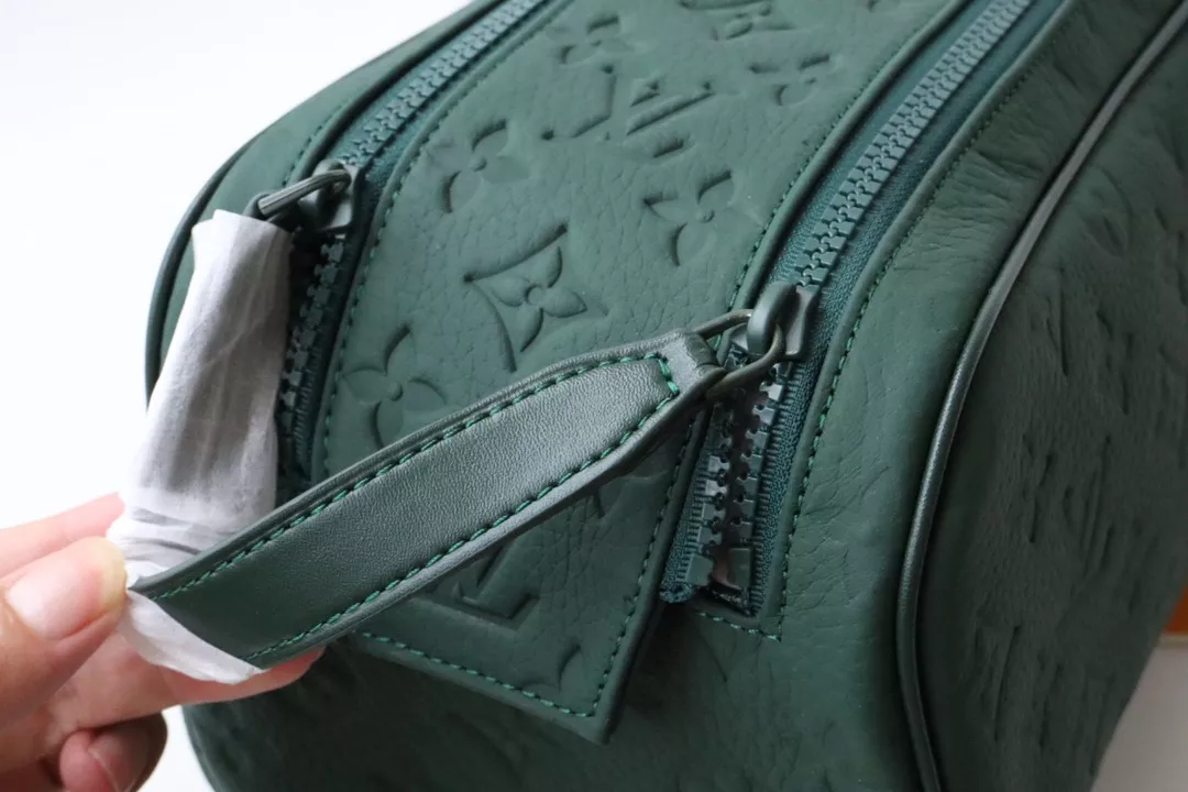 Louis Vuitton AAA Quality Handbags EyeCatching 2550