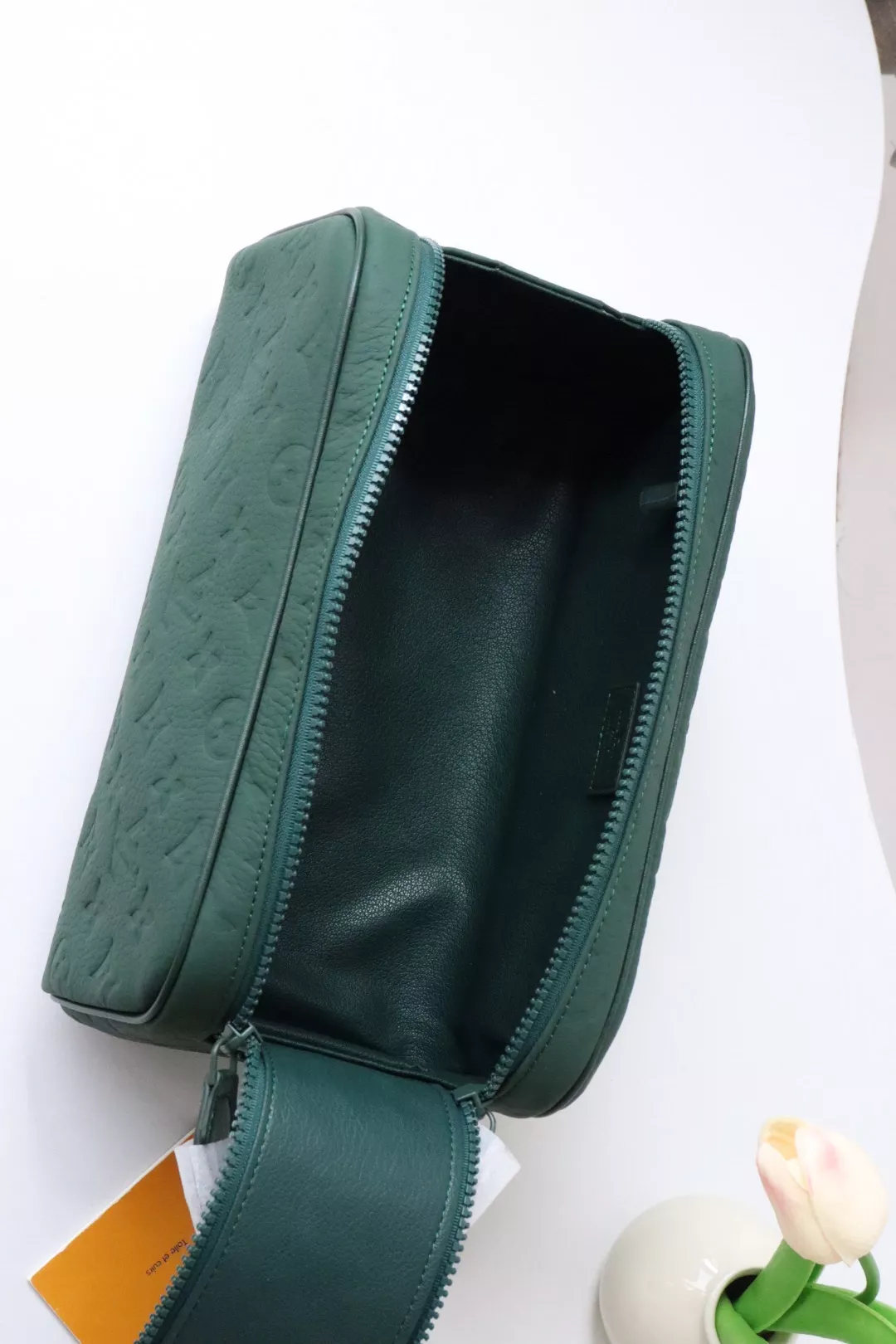 Louis Vuitton AAA Quality Handbags EyeCatching 2550