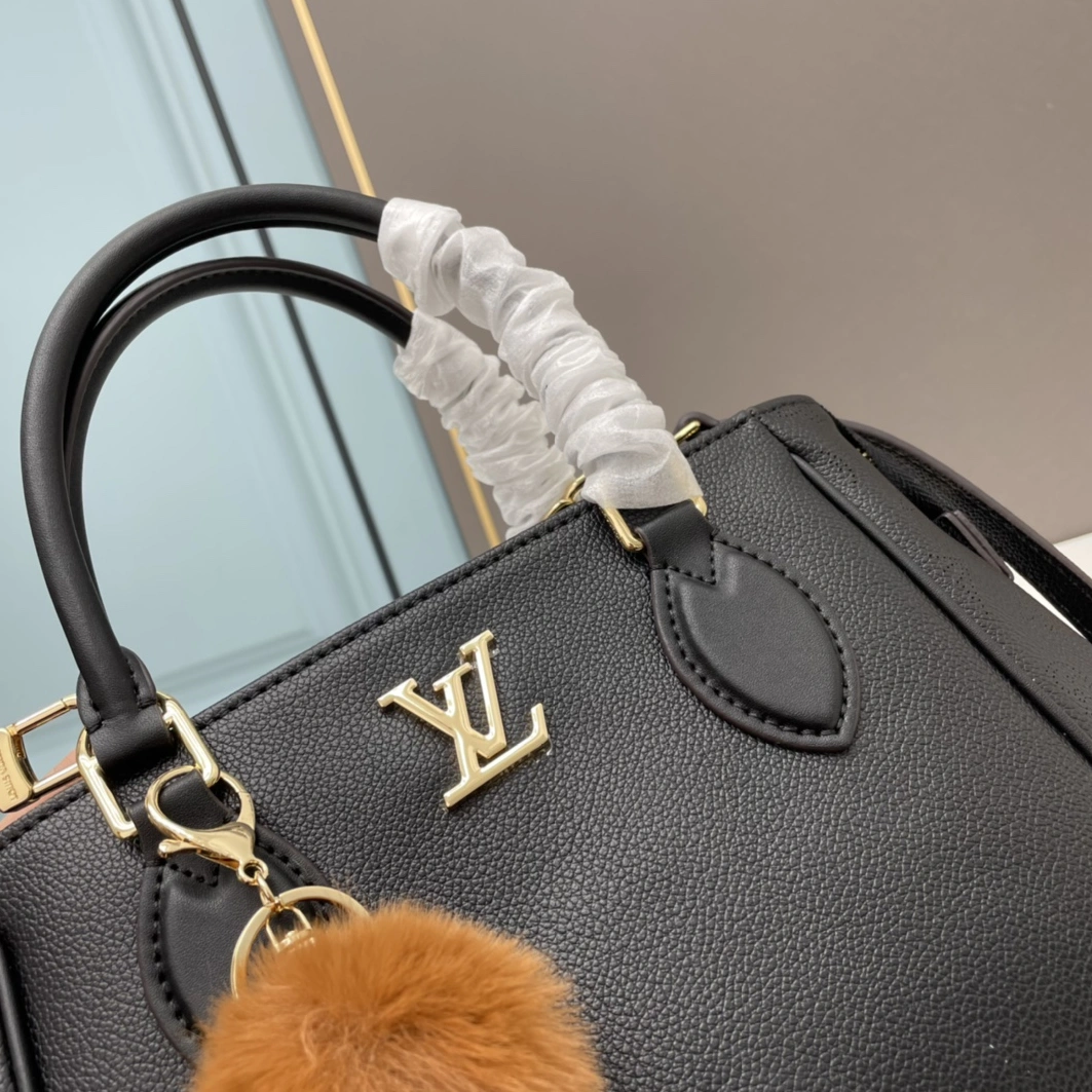 Louis Vuitton AAA Quality Handbags For Women AllSeason 7140