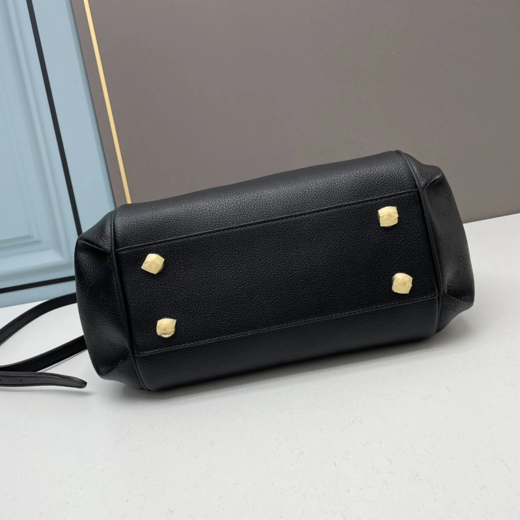 Louis Vuitton AAA Quality Handbags For Women AllSeason 7140