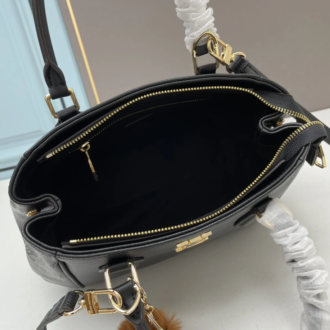 Louis Vuitton AAA Quality Handbags For Women AllSeason 7140