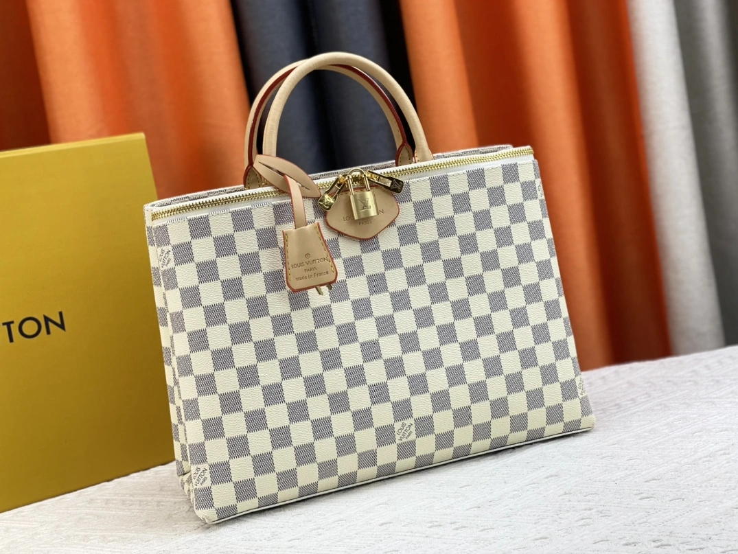 Louis Vuitton AAA Quality Handbags For Women Bold 1992