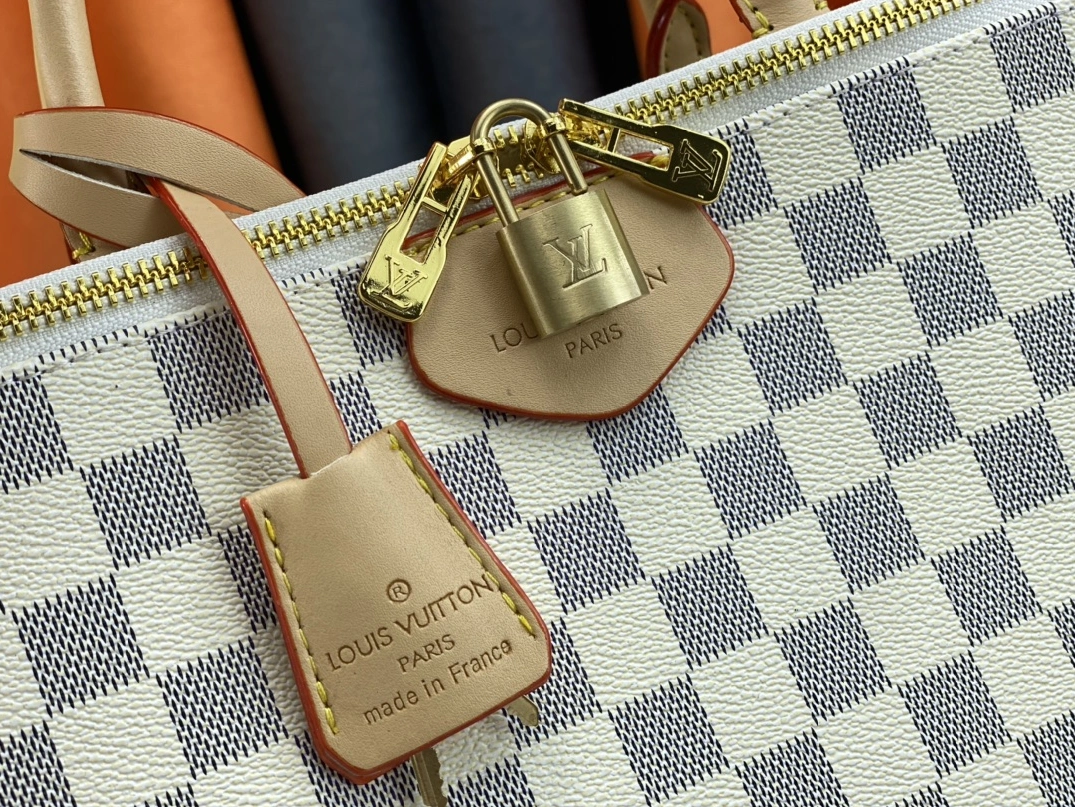 Louis Vuitton AAA Quality Handbags For Women Bold 1992