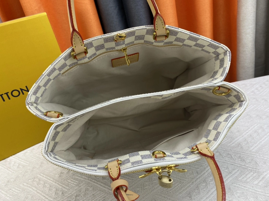 Louis Vuitton AAA Quality Handbags For Women Bold 1992