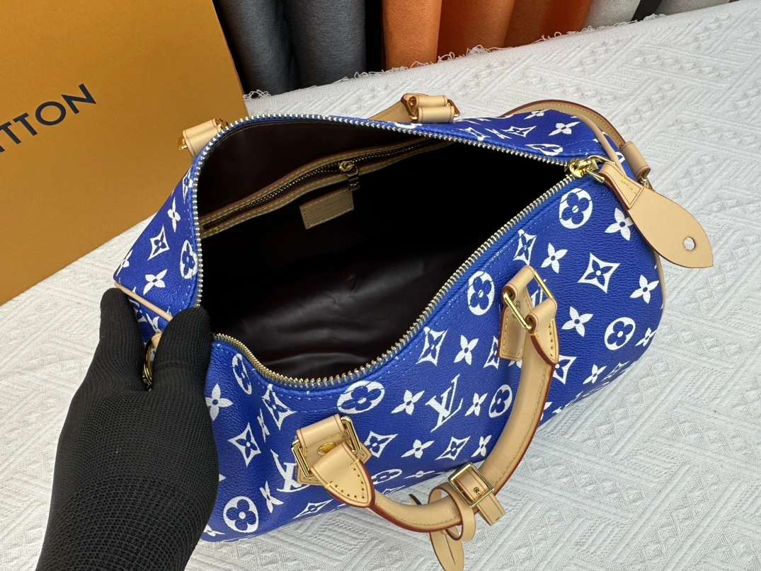 Louis Vuitton AAA Quality Handbags For Women Bold 6844