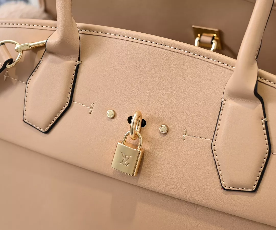 Louis Vuitton AAA Quality Handbags For Women Bold 9447