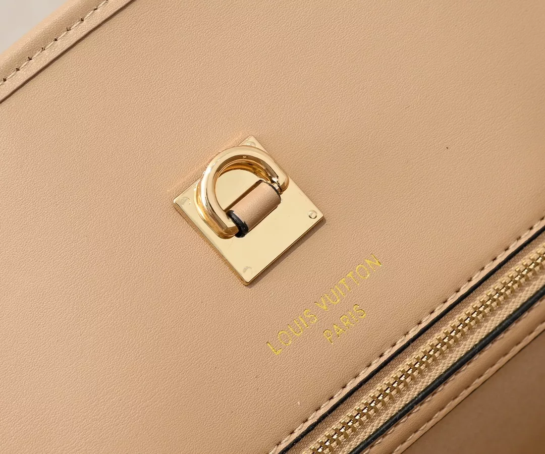 Louis Vuitton AAA Quality Handbags For Women Bold 9447