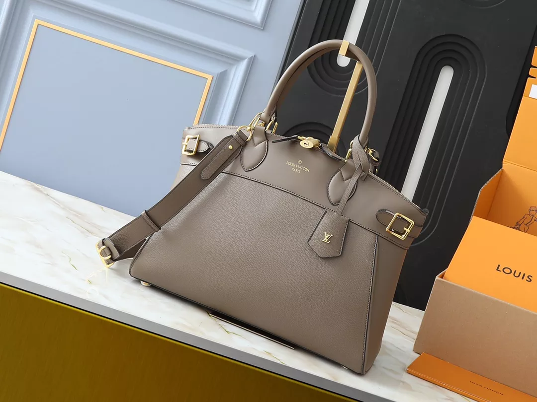 Louis Vuitton AAA Quality Handbags For Women Bright 3324