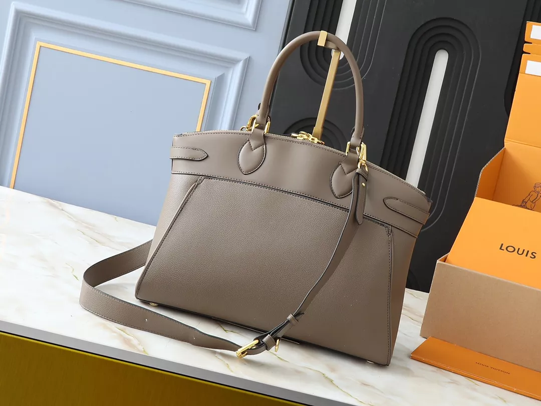 Louis Vuitton AAA Quality Handbags For Women Bright 3324