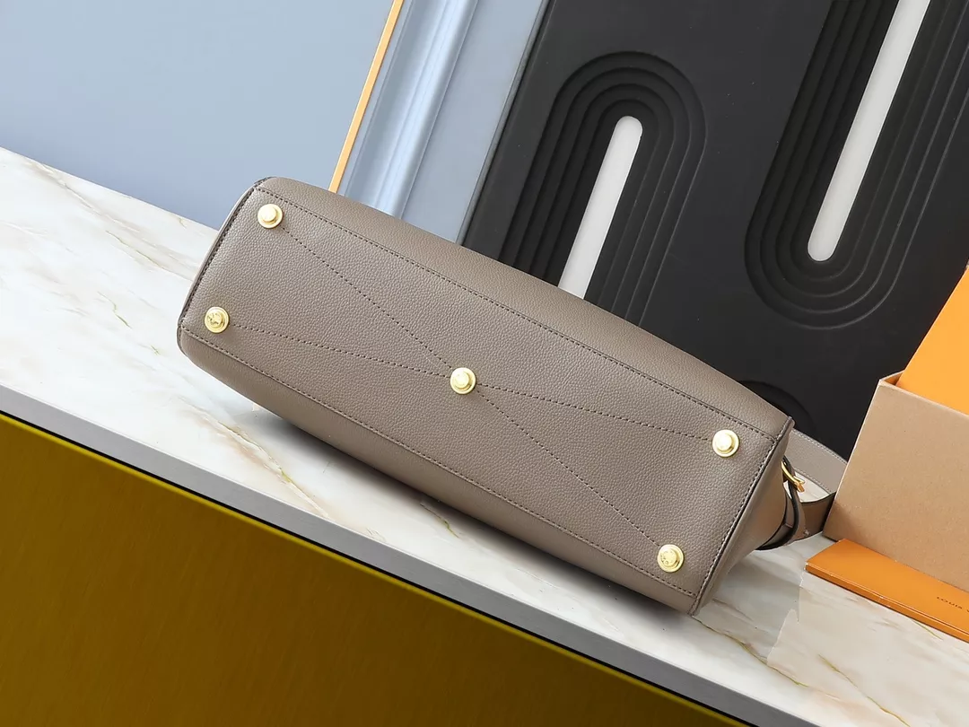 Louis Vuitton AAA Quality Handbags For Women Bright 3324