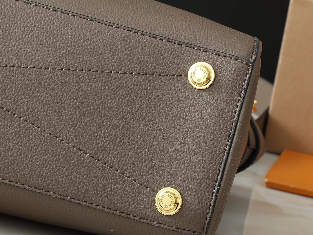 Louis Vuitton AAA Quality Handbags For Women Bright 3324