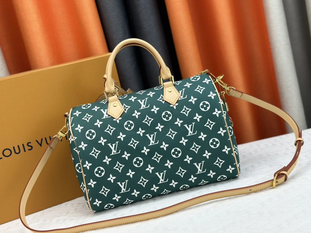 Louis Vuitton AAA Quality Handbags For Women Comfortable 2422