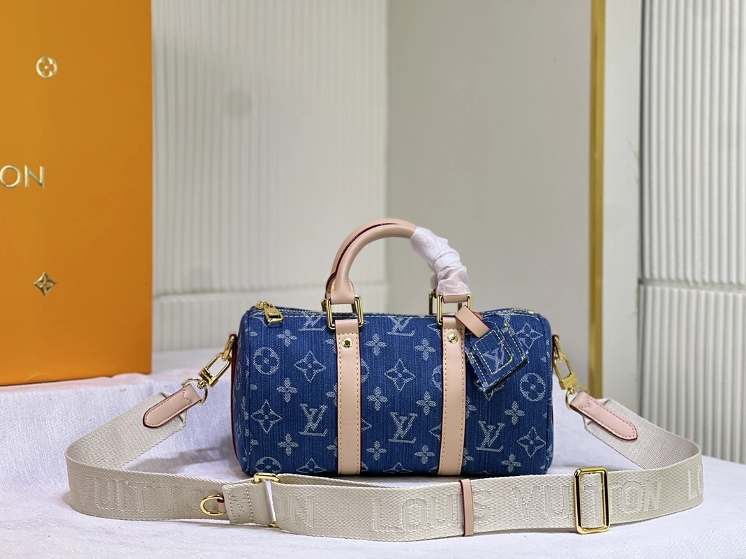Louis Vuitton AAA Quality Handbags For Women Comfortable 2811