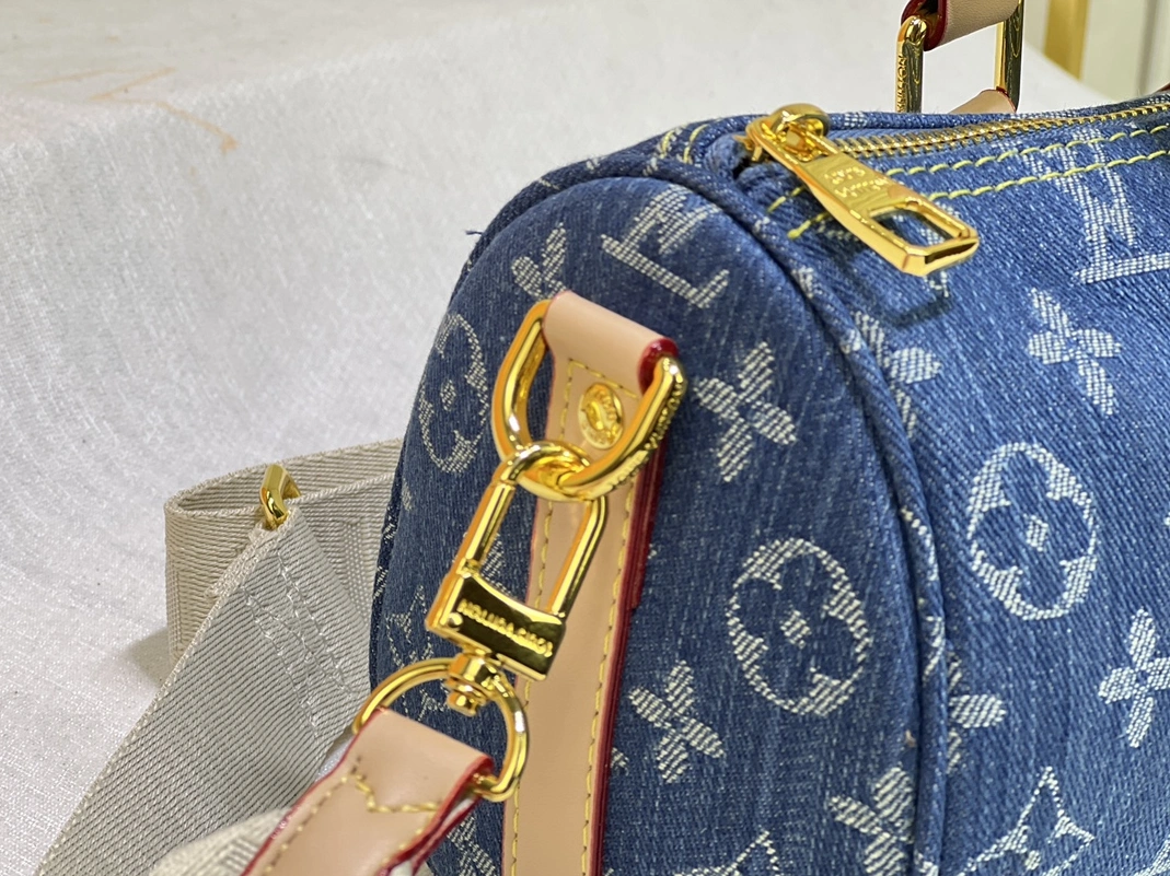 Louis Vuitton AAA Quality Handbags For Women Comfortable 2811