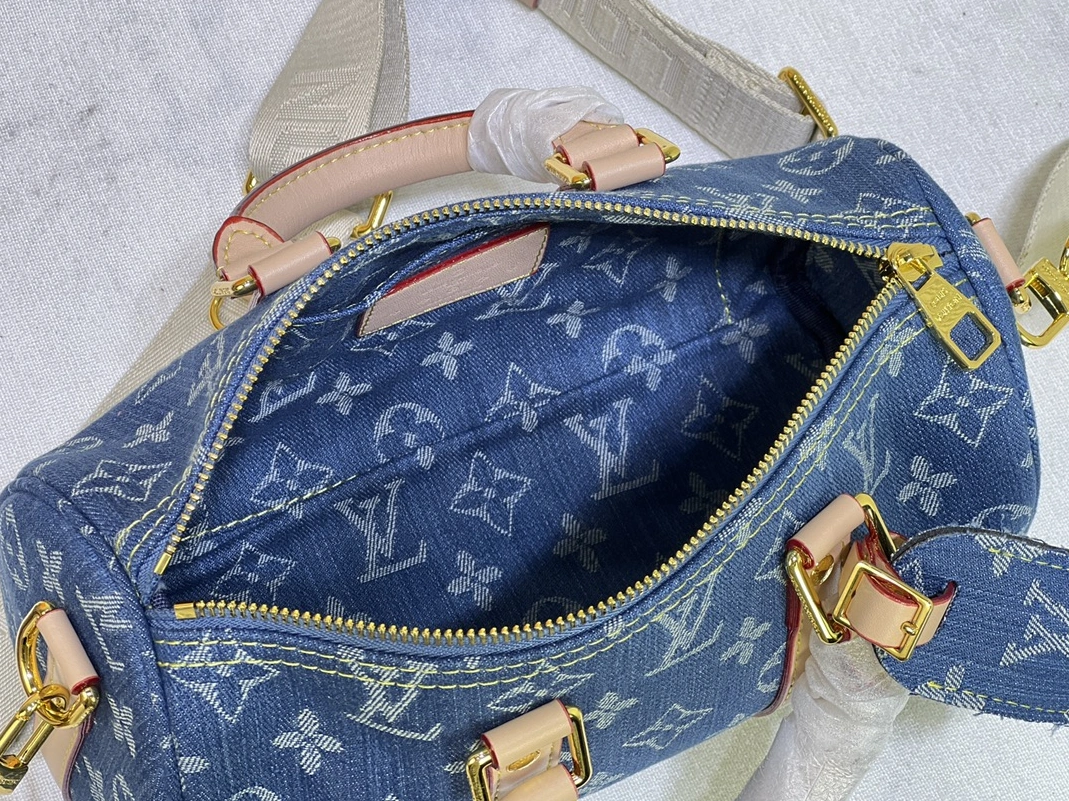 Louis Vuitton AAA Quality Handbags For Women Comfortable 2811