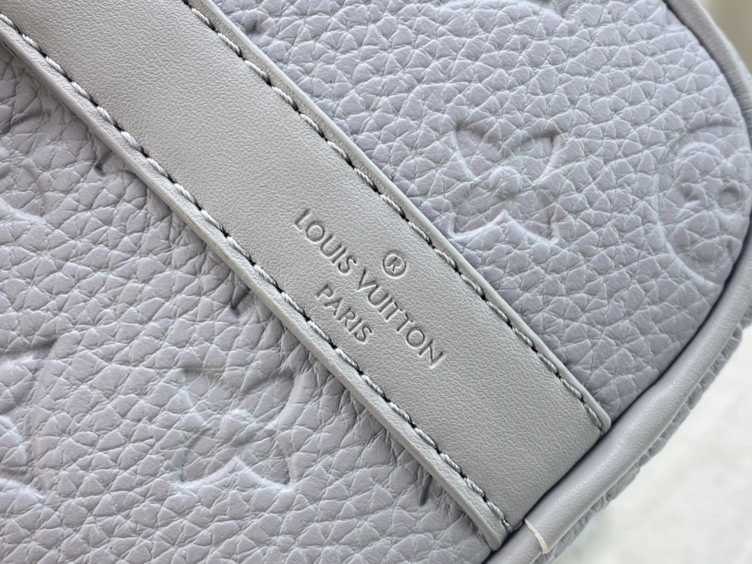 Louis Vuitton AAA Quality Handbags For Women Comfortable 2962