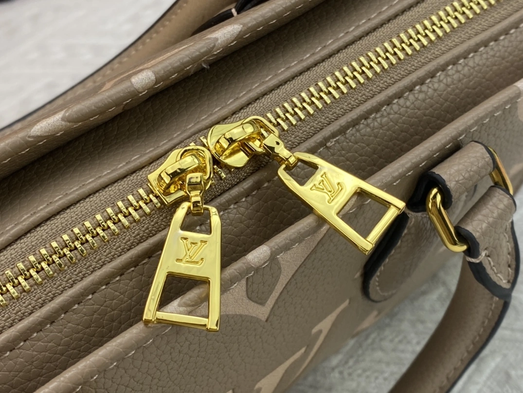 Louis Vuitton AAA Quality Handbags For Women Comfortable 403