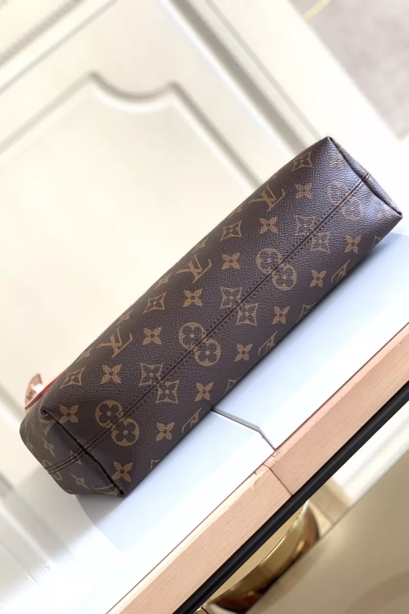 Louis Vuitton AAA Quality Handbags For Women Comfortable 574